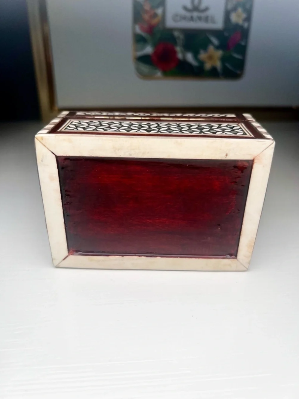 Vintage EUC Inlaid Egyptian Mother of Pearl Inlay Decorative Wooden Trinket Box